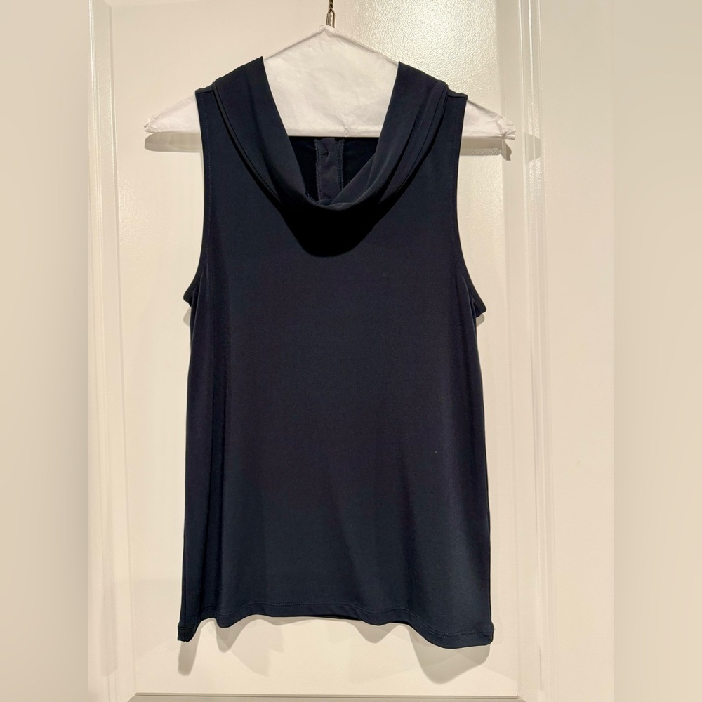 Banana Republic sleeveless cowl neck blouse🖤Collar button up back. Worn 1x 🖤 XS